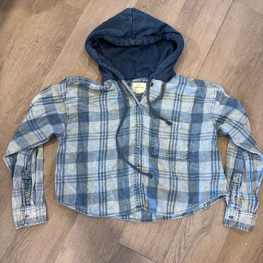 American Eagle Cozy Cabin Cropped Flannel Plaid Blue Medium Button Up Shirt